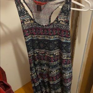 Maxi dress with slit on side and prints